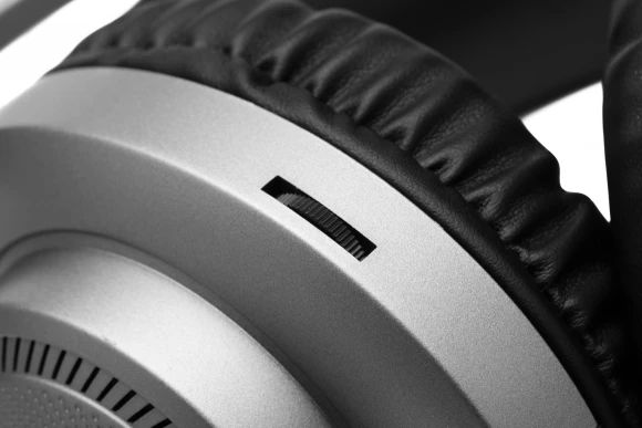 Наушники с микрофоном A4Tech Bloody J200S серый 2м мониторные USB оголовье (J200S) Наушники с микрофоном A4Tech Bloody J200S серый 2м мониторные USB оголовье (J200S)