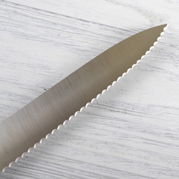 Нож кухонный Victorinox Swiss Classic (6.7733) стальной для чистки овощей и фруктов лезв.100мм серрейт. заточка черный