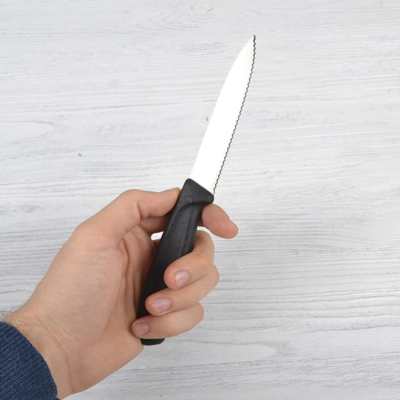 Нож кухонный Victorinox Swiss Classic (6.7733) стальной для чистки овощей и фруктов лезв.100мм серрейт. заточка черный