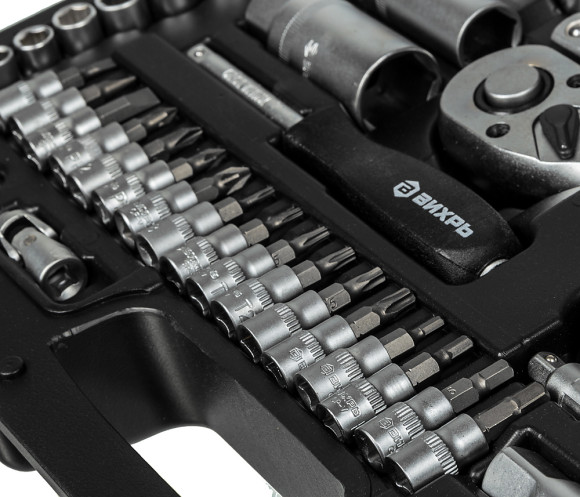 Набор инструментов Вихрь 73/6/7/3 82 предмета (жесткий кейс)