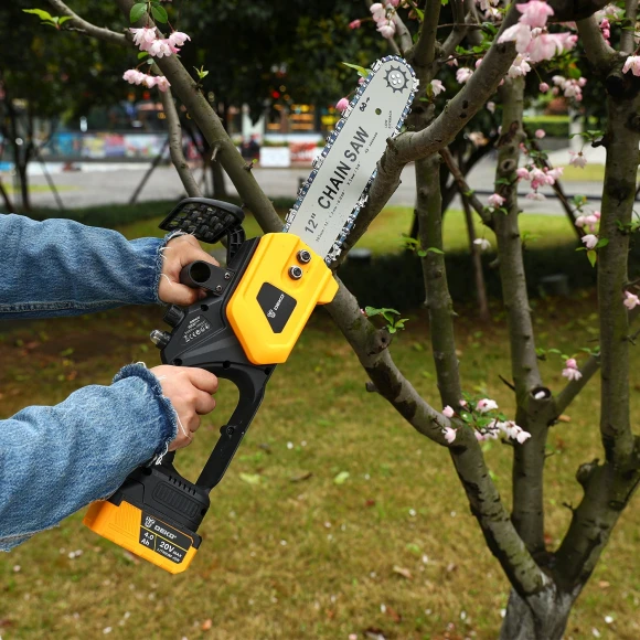 Цепная пила Deko DKCHS 20 аккум. дл.шины:12" (30cm) 2аккум. 4Ач ЗУ (085-2000) Цепная пила Deko DKCHS 20 аккум. дл.шины:12" (30cm) 2аккум. 4Ач ЗУ (085-2000)