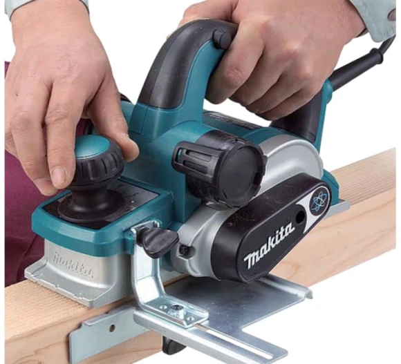 Рубанок Makita KP0810 850Вт 82мм 16000об/мин Рубанок Makita KP0810 850Вт 82мм 16000об/мин