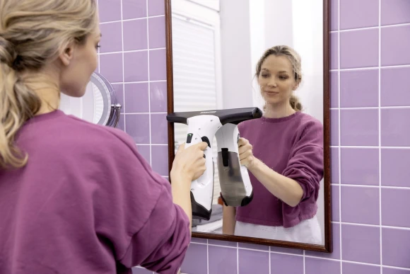 Мойщик окон Karcher WV 2 Plus шир.скреб.:280мм пит.:от аккум. белый/черный Мойщик окон Karcher WV 2 Plus шир.скреб.:280мм пит.:от аккум. белый/черный