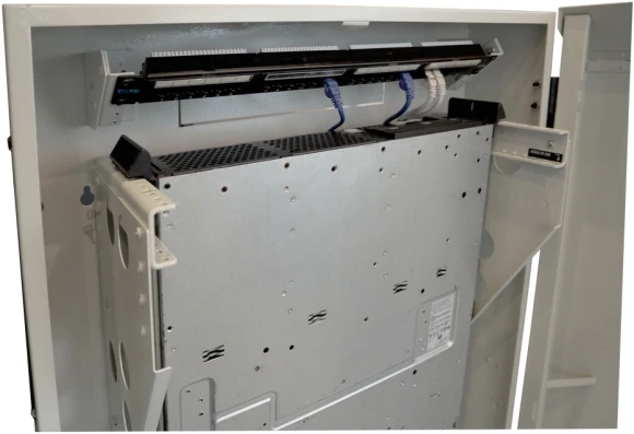 Шкаф коммутационный Lanmaster (TWT-CBVRT-5U-6X7-GY) настенный 5U 650x250мм пер.дв.металл направл.под винты 68кг серый 505мм 741мм IP20 сталь