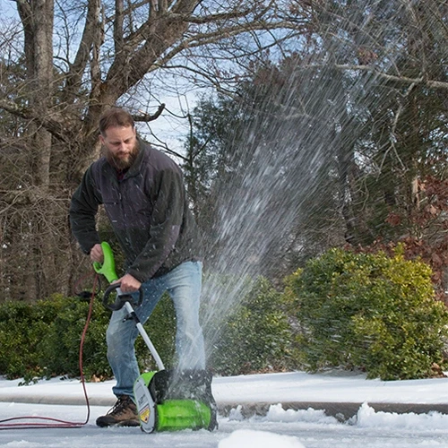 Снегоуборщик электр. Greenworks GD40SSK2 Снегоуборщик электр. Greenworks GD40SSK2