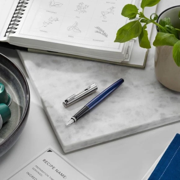 Ручка перьев. Parker Jotter Core F63 (CW2030950) Royal Blue CT M сталь нержавеющая подар.кор. Ручка перьев. Parker Jotter Core F63 (CW2030950) Royal Blue CT M сталь нержавеющая подар.кор.