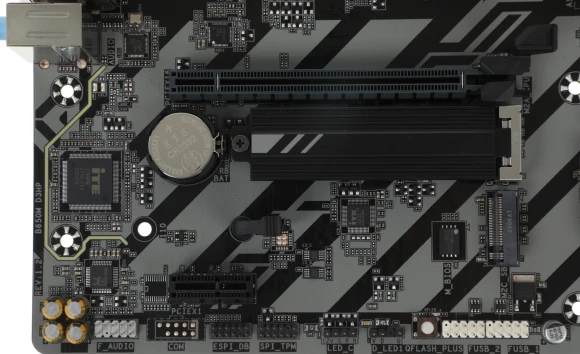 Материнская плата Gigabyte B650M D3HP Socket AM5 AMD B650 4xDDR5 mATX AC`97 8ch(7.1) 2.5Gg RAID+HDMI+DP