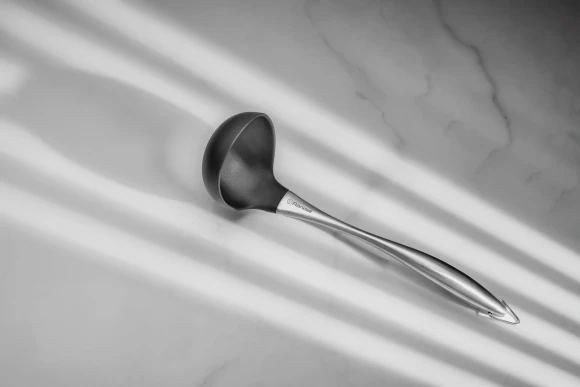 Половник для первых блюд Rondell Schick RD-638 черный/стальной упак.:картонная подложка