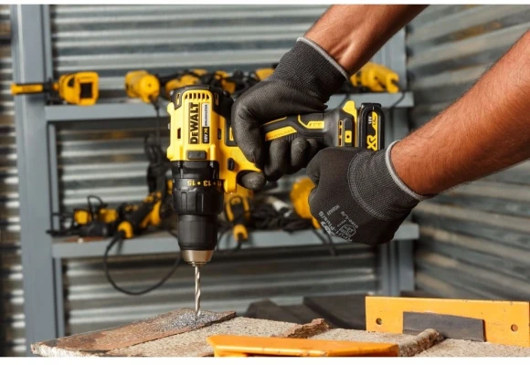 Дрель-шуруповерт DeWalt DCD777D2T-QW аккум. патрон:быстрозажимной (кейс в комплекте)