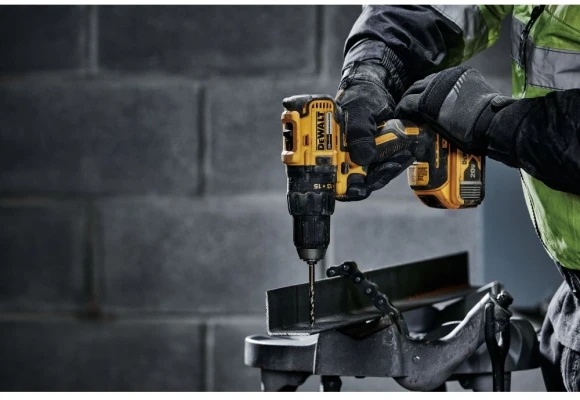 Дрель-шуруповерт DeWalt DCD777D2T-QW аккум. патрон:быстрозажимной (кейс в комплекте)