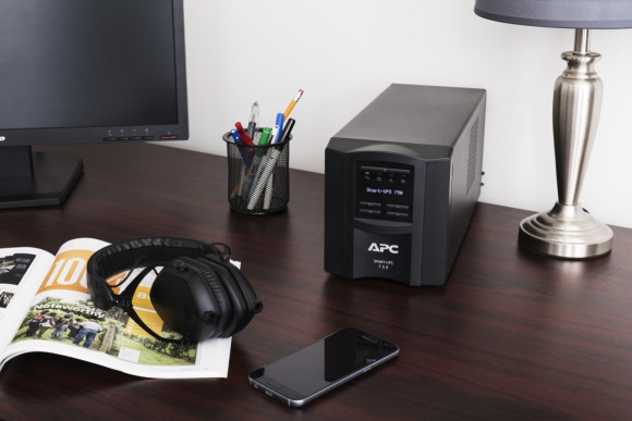 Источник бесперебойного питания APC Smart-UPS SMT750IC 500Вт 750ВА черный Источник бесперебойного питания APC Smart-UPS SMT750IC 500Вт 750ВА черный