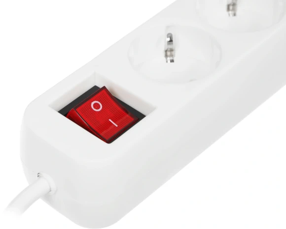 Сетевой удлинитель Defender S450 5м (4 розетки) белый (пакет ПЭ)