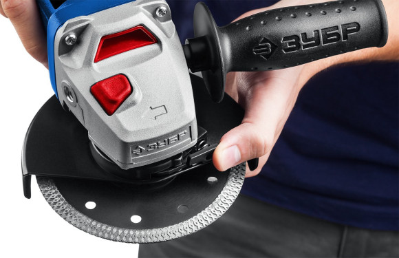 Углошлифовальная машина Зубр Профессионал УШМ-П125-1500 ЭПСТ 1500Вт 9500об/мин рез.шпин.:M14 d=125мм Углошлифовальная машина Зубр Профессионал УШМ-П125-1500 ЭПСТ 1500Вт 9500об/мин рез.шпин.:M14 d=125мм