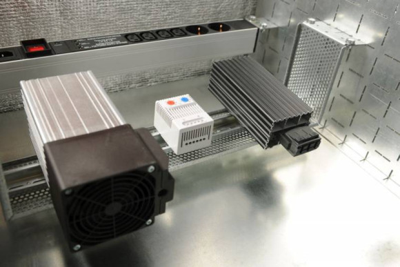 Шкаф коммутационный ЦМО (ШТВ-Н-9.6.3-4ААА) настенный 9U 600x330мм пер.дв.стал.лист несъемн.бок.пан. белый 220мм 32кг 500мм IP65 уличный всепогодный Шкаф коммутационный ЦМО (ШТВ-Н-9.6.3-4ААА) настенный 9U 600x330мм пер.дв.стал.лист несъемн.бок.пан. белый 220мм 32кг 500мм IP65 уличный всепогодный