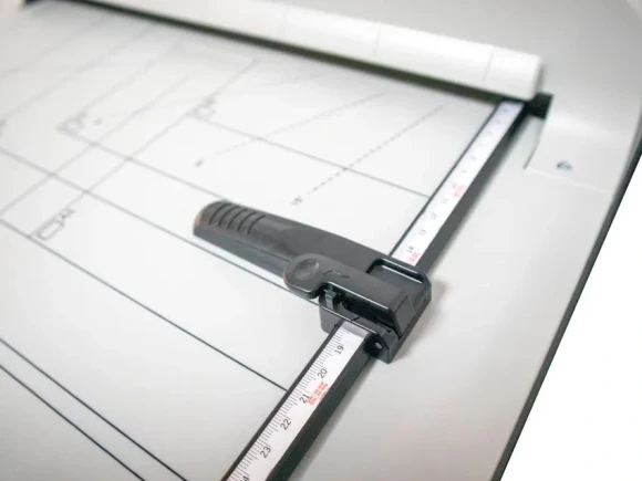 Резак гильотинный Kw-Trio 3949 B4/50лист./360мм/ручн.прижим/защитный экран