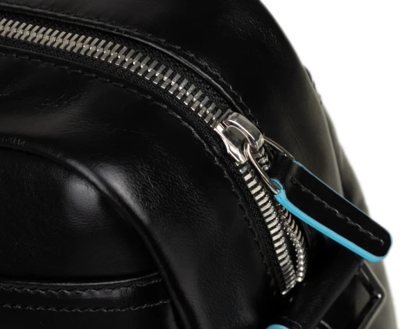 Деловая сумка Piquadro Blue Square CA3335B2/N с отделением для ноутбука 15" черная натур.кожа