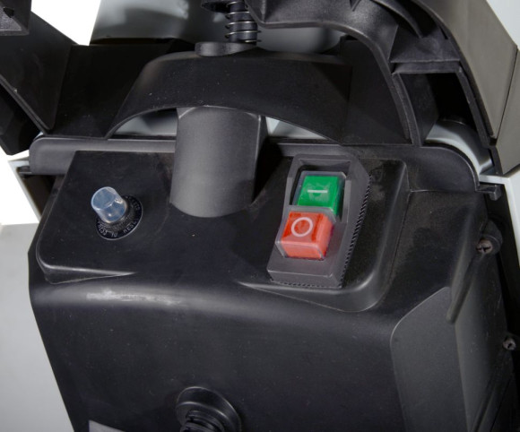 Садовый измельчитель Ресанта ИС-2500 2500Вт 4600об/мин Садовый измельчитель Ресанта ИС-2500 2500Вт 4600об/мин