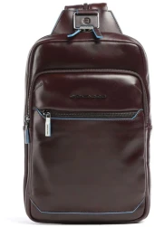 Рюкзак слинг мужской Piquadro Blue Square CA6589B2/MO красное дерево натур.кожа Рюкзак слинг мужской Piquadro Blue Square CA6589B2/MO красное дерево натур.кожа
