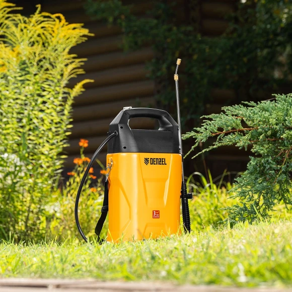 Опрыскиватель Denzel D-8LI аккум. наполь. 8л желтый/черный (64795)