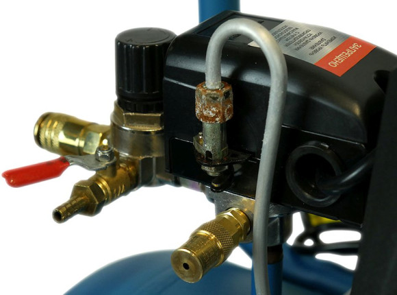 Компрессор поршневой Sturm! AC93150P масляный 340л/мин 50л 2000Вт голубой/черный Компрессор поршневой Sturm! AC93150P масляный 340л/мин 50л 2000Вт голубой/черный