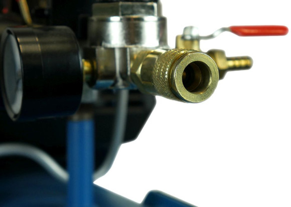 Компрессор поршневой Sturm! AC93150P масляный 340л/мин 50л 2000Вт голубой/черный Компрессор поршневой Sturm! AC93150P масляный 340л/мин 50л 2000Вт голубой/черный