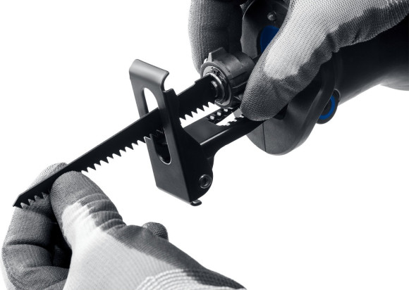 Сабельная пила Зубр SPB-180 аккум. 2600ход/мин Сабельная пила Зубр SPB-180 аккум. 2600ход/мин