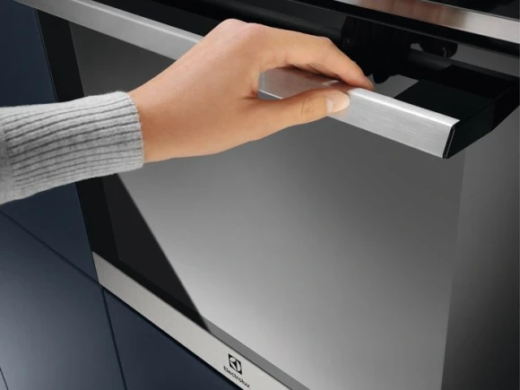 Духовой шкаф Электрический Electrolux EOC8P39WX черный/нержавеющая сталь Духовой шкаф Электрический Electrolux EOC8P39WX черный/нержавеющая сталь