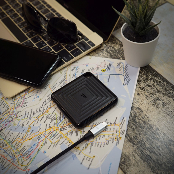 Накопитель SSD Silicon Power USB-C 1Tb SP010TBPSDPC60CK PC60 1.8" черный Накопитель SSD Silicon Power USB-C 1Tb SP010TBPSDPC60CK PC60 1.8" черный