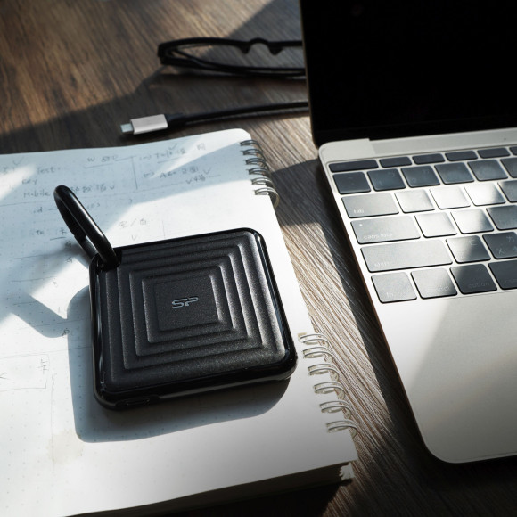 Накопитель SSD Silicon Power USB-C 1Tb SP010TBPSDPC60CK PC60 1.8" черный Накопитель SSD Silicon Power USB-C 1Tb SP010TBPSDPC60CK PC60 1.8" черный