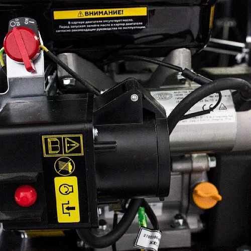 Снегоуборщик бензин. Champion ST762E 6.5л.с.