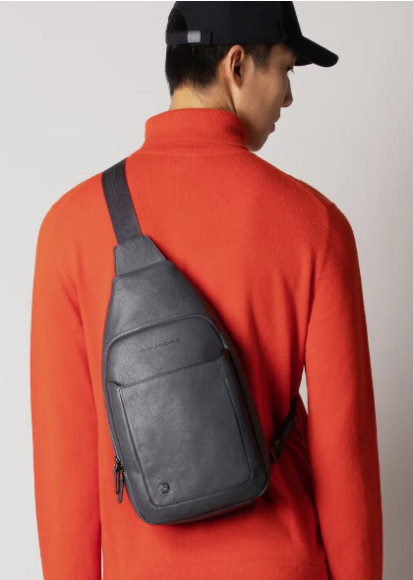 Рюкзак слинг Piquadro Black Square CA4827B3/BLU4 синий кожа Рюкзак слинг Piquadro Black Square CA4827B3/BLU4 синий кожа