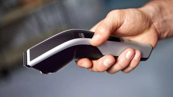 Машинка для стрижки Philips HC5610/15 черный/серебристый (насадок в компл:3шт) Машинка для стрижки Philips HC5610/15 черный/серебристый (насадок в компл:3шт)