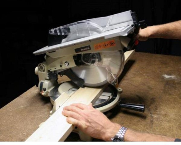 Торцовочная пила Makita LH1040 1650Вт 4600об/мин d=260мм Торцовочная пила Makita LH1040 1650Вт 4600об/мин d=260мм