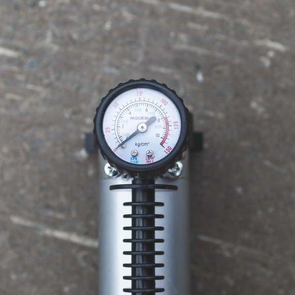 Автомобильный компрессор Starwind CC-280 35л/мин шланг 3м Автомобильный компрессор Starwind CC-280 35л/мин шланг 3м