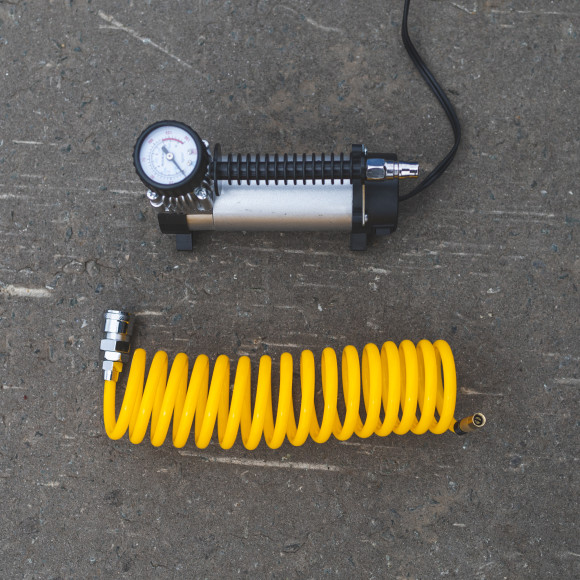 Автомобильный компрессор Starwind CC-280 35л/мин шланг 3м Автомобильный компрессор Starwind CC-280 35л/мин шланг 3м