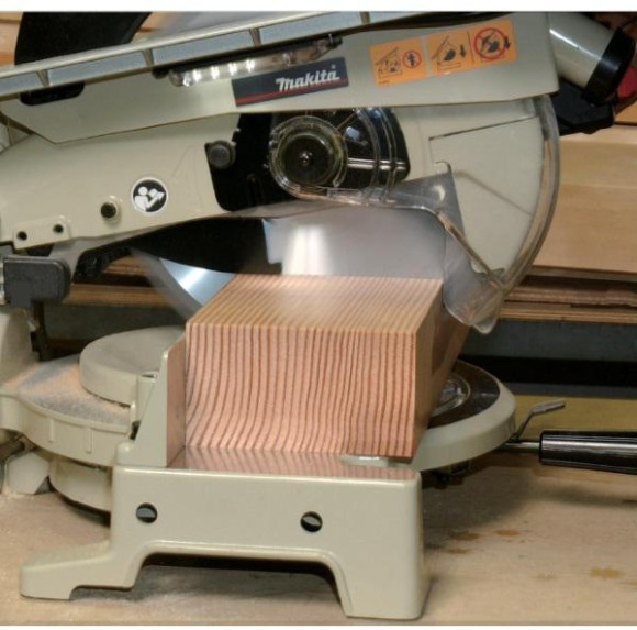 Торцовочная пила Makita LH1040F 1650Вт 4800об/мин d=260мм Торцовочная пила Makita LH1040F 1650Вт 4800об/мин d=260мм