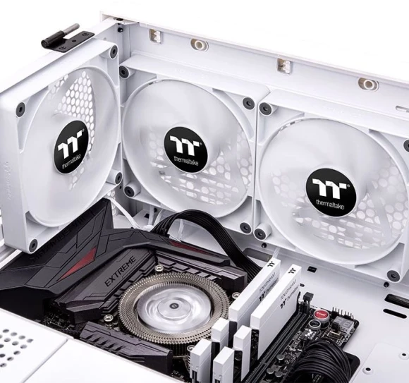 Вентилятор для корпуса Thermaltake CT140 140х140x25 белый 4-pin 30.5дБ (упак.:2шт) (CL-F152-PL14WT-A) Ret Вентилятор для корпуса Thermaltake CT140 140х140x25 белый 4-pin 30.5дБ (упак.:2шт) (CL-F152-PL14WT-A) Ret