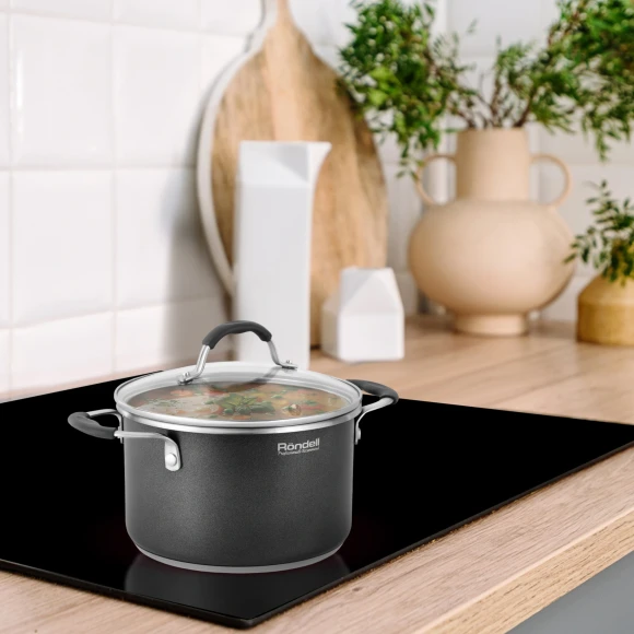 Кастрюля Rondell Stern RDS-010 3.9л. d=20см (с крышкой) т.серый Кастрюля Rondell Stern RDS-010 3.9л. d=20см (с крышкой) т.серый