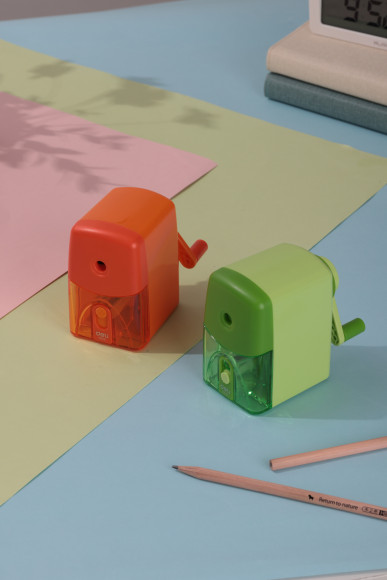 Точилка для карандашей механическая Deli E0635 1 отверстие пластик коробка