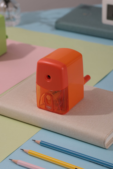 Точилка для карандашей механическая Deli E0635 1 отверстие пластик коробка