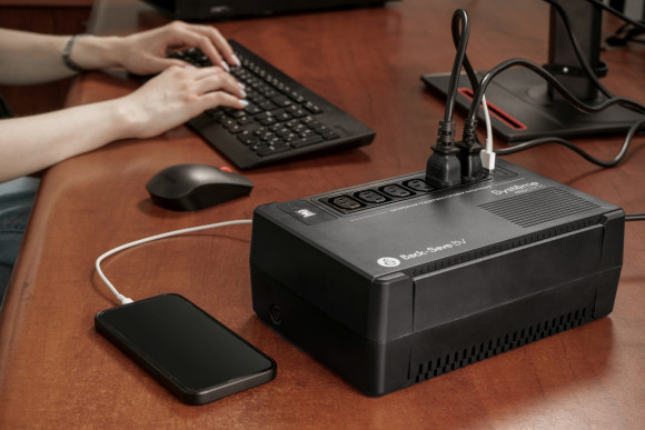 Источник бесперебойного питания Systeme Electriс BV BVSE800I 480Вт 800ВА черный