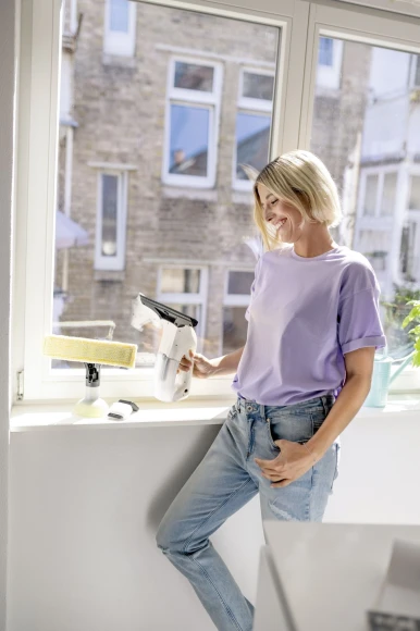 Мойщик окон Karcher WV 1 Plus Frame Edition шир.скреб.:250мм пит.:от аккум. белый/серый Мойщик окон Karcher WV 1 Plus Frame Edition шир.скреб.:250мм пит.:от аккум. белый/серый