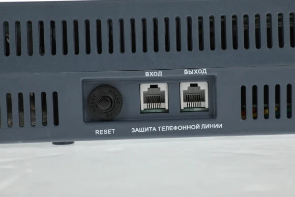 Стабилизатор напряжения Rucelf SRW-1500-D 1.5кВА однофазный белый