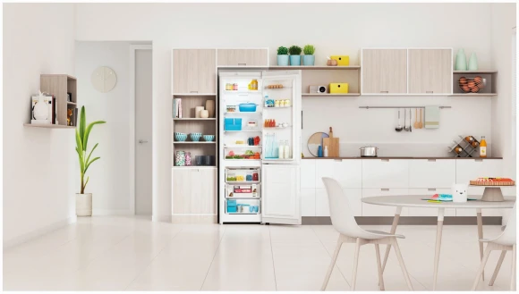Холодильник Indesit ITR 4200 W 2-хкамерн. белый