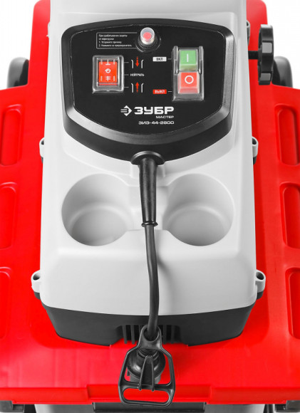 Садовый измельчитель Зубр ЗИЭ-44-2800 2800Вт 60об/мин Садовый измельчитель Зубр ЗИЭ-44-2800 2800Вт 60об/мин