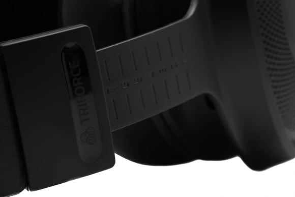 Наушники с микрофоном Razer Kraken V3 черный 1.2м мониторные оголовье (RZ04-03770200-R3M1) Наушники с микрофоном Razer Kraken V3 черный 1.2м мониторные оголовье (RZ04-03770200-R3M1)