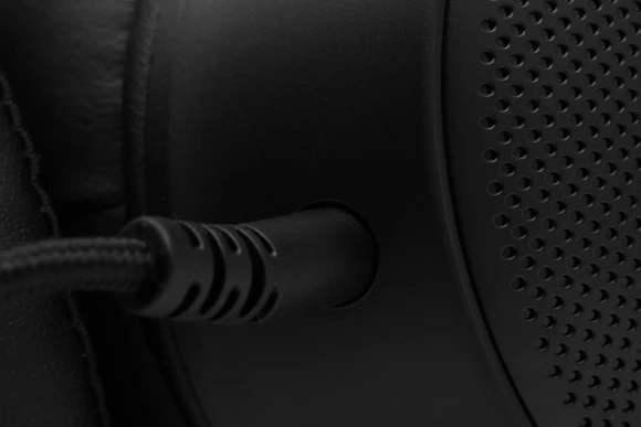 Наушники с микрофоном Razer Kraken V3 черный 1.2м мониторные оголовье (RZ04-03770200-R3M1) Наушники с микрофоном Razer Kraken V3 черный 1.2м мониторные оголовье (RZ04-03770200-R3M1)
