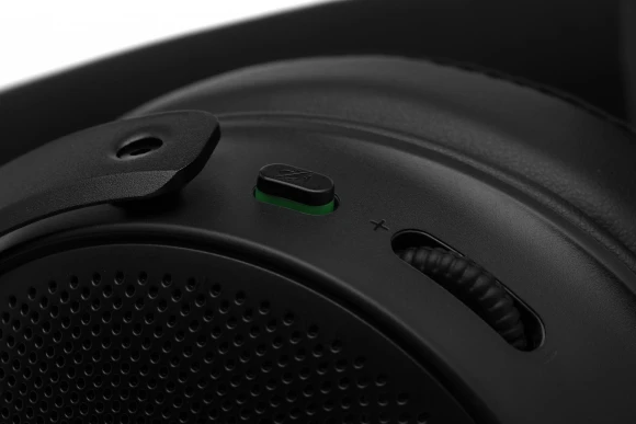 Наушники с микрофоном Razer Kraken V3 черный 1.2м мониторные оголовье (RZ04-03770200-R3M1) Наушники с микрофоном Razer Kraken V3 черный 1.2м мониторные оголовье (RZ04-03770200-R3M1)