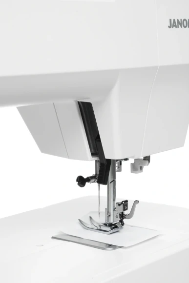Швейная машина Janome 1522 RD белый Швейная машина Janome 1522 RD белый