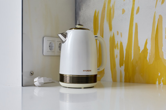 Чайник электрический Hyundai HYK-S4500 1.7л. 2200Вт жемчужный/золотистый корпус: металл/пластик Чайник электрический Hyundai HYK-S4500 1.7л. 2200Вт жемчужный/золотистый корпус: металл/пластик
